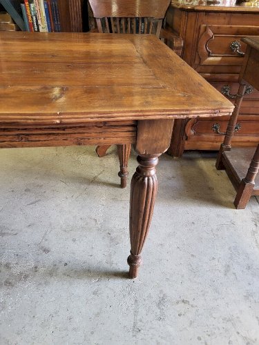 GRANDE TABLE 4 PIEDS DE FABRICATION ANCIENNE