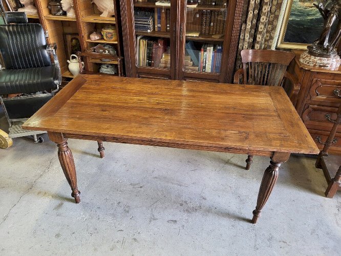 GRANDE TABLE 4 PIEDS DE FABRICATION ANCIENNE