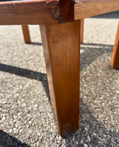 grande table basse brutaliste