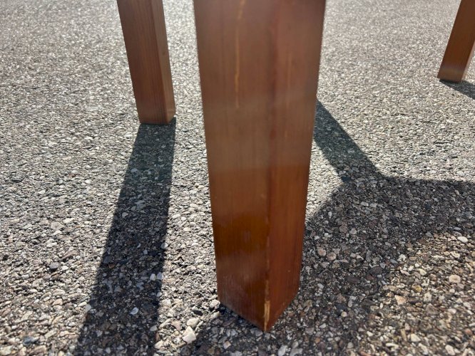 grande table basse brutaliste