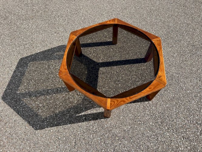 grande table basse brutaliste