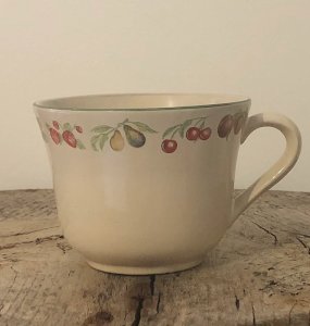 Large fruit-patterned tea cup
