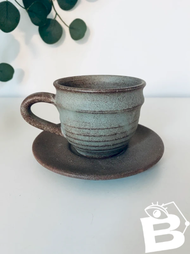 Grande tasse et soucoupe vintage en grès années 70