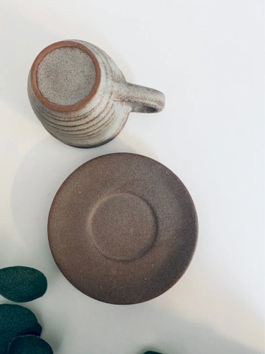 Grande tasse et soucoupe vintage en grès années 70