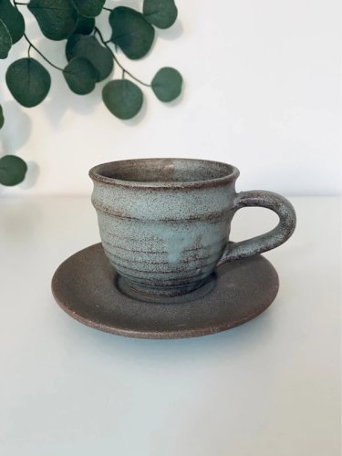 Grande tasse et soucoupe vintage en grès années 70