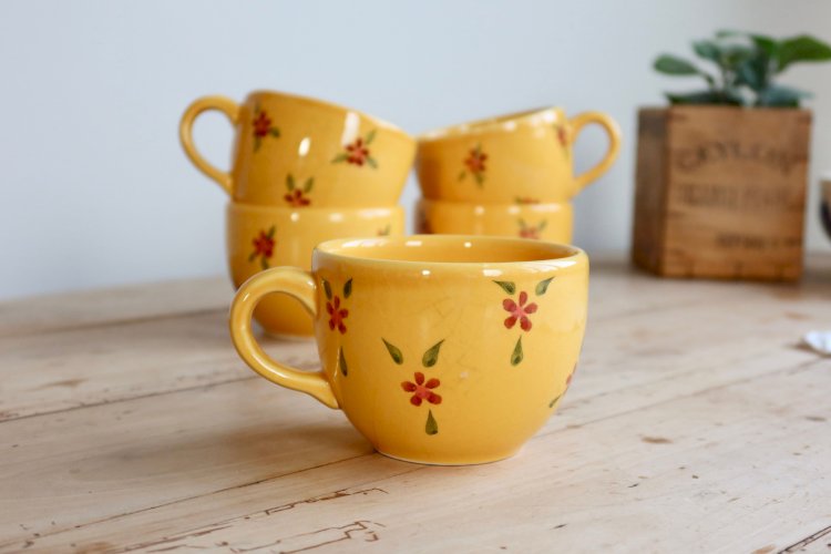 Grande tasse vintage céramique jaune à fleurs peintes à la main