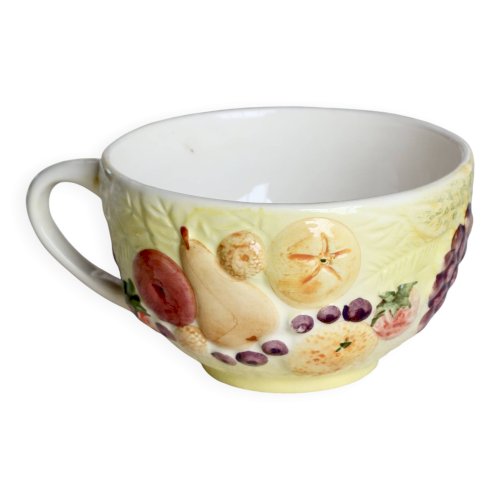 Grande tasse vintage faïence détails barbotine motif fruits
