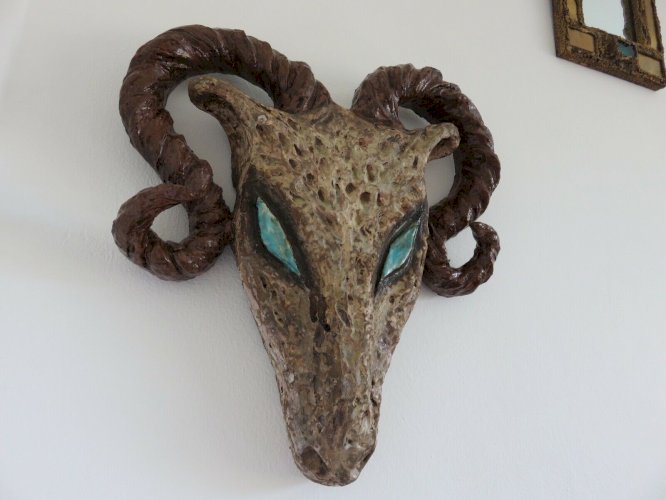 GRANDE TETE DE BELIER PSYCHEDELIQUE CERAMIQUE DECORATION MURALE ANNEES 60 70 