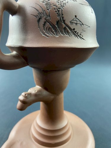 Grande théière Yixing en terre cuite chinoise signée