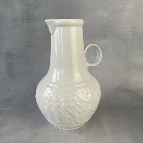 Grande verseuse pichet carafe jug élégante porcelaine blanche à décor égyptien