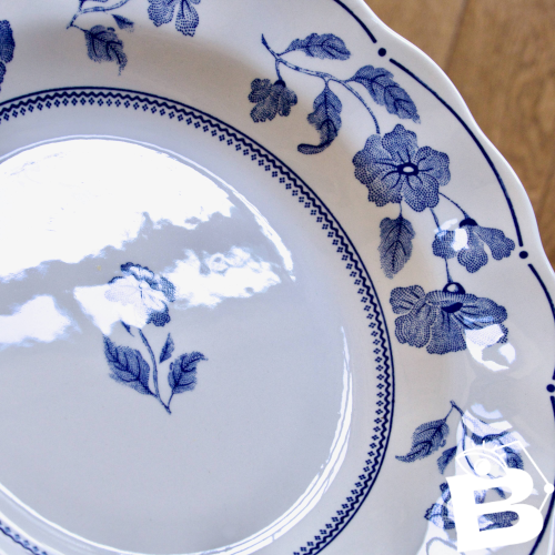 Grandes assiettes vintage italiennes signées Nueva Fontebasso