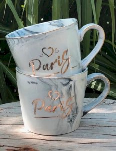 Grandes tasses blanches et grises marbrées motifs Paris