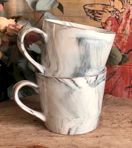 Grandes tasses blanches et grises marbrées motifs Paris