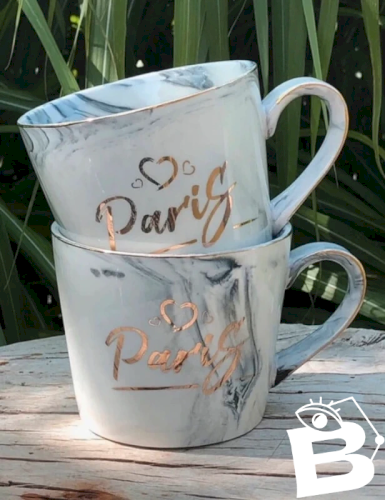 Grandes tasses blanches et grises marbrées motifs Paris