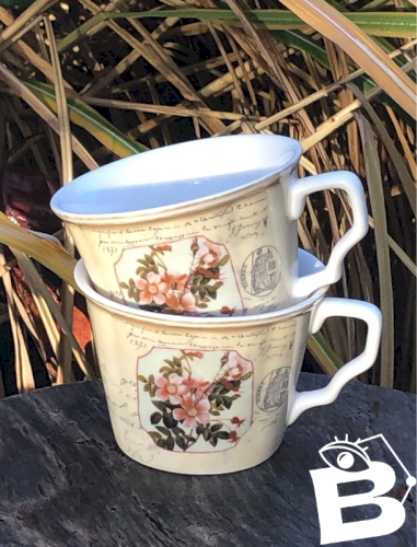Grandes tasses motifs fleurs style Shabby