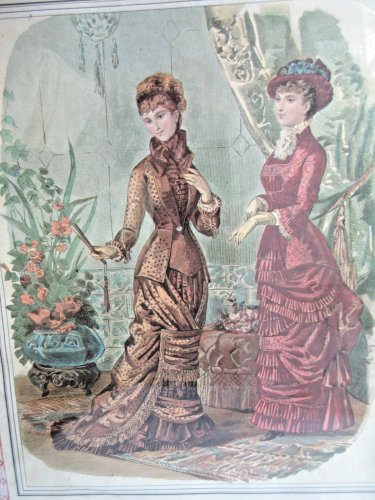 Gravure de mode 1900, 2 femmes en tenue de soirée, cadre bois doré, vitré