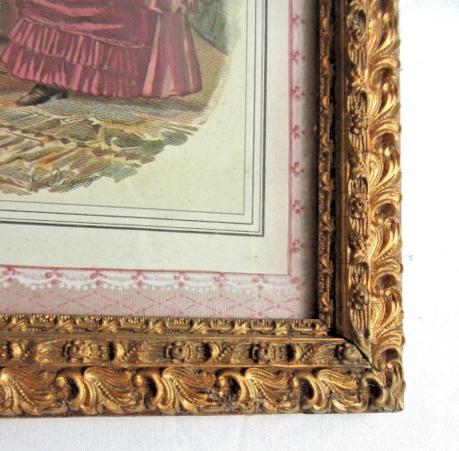 Gravure de mode 1900, 2 femmes en tenue de soirée, cadre bois doré, vitré