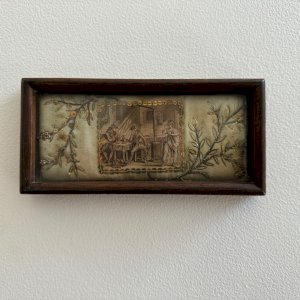 Gravure XVIIIe scène de jeu entourée d'une broderie cadre baguette A5564