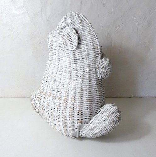 grenouille en rotin blanc vintage 46 cm