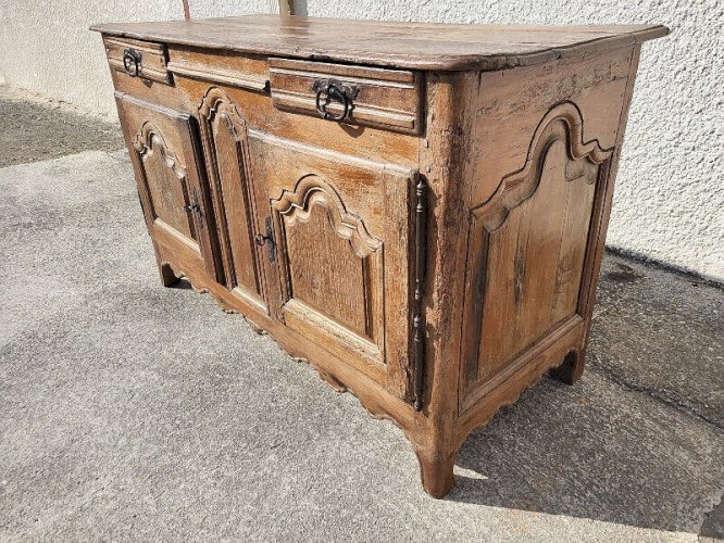 GROS BAHUT LOUIS XV EN CHENE A RESTAURER DU XVIII ème SIECLE