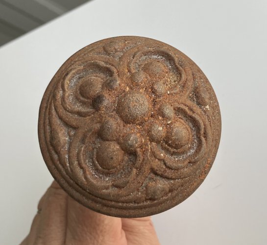 Gros bouton de porte ancien en fer forge rosace diametre 70 mm