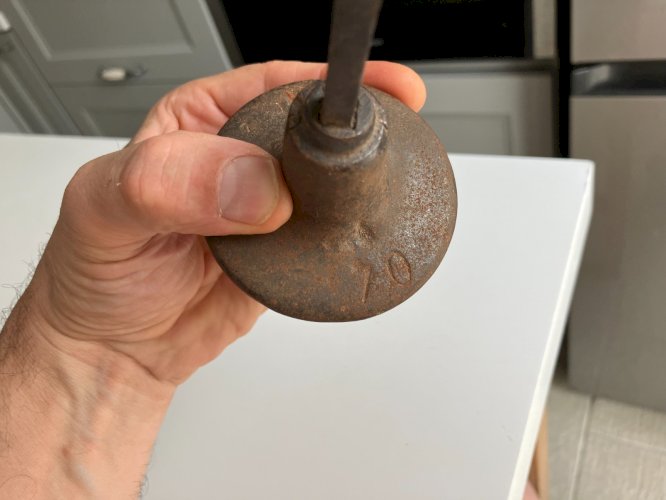 Gros bouton de porte ancien en fer forge rosace diametre 70 mm