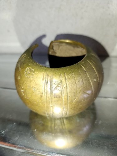 gros bracelet en bronze africain cisele dit desclavage  en bon etat