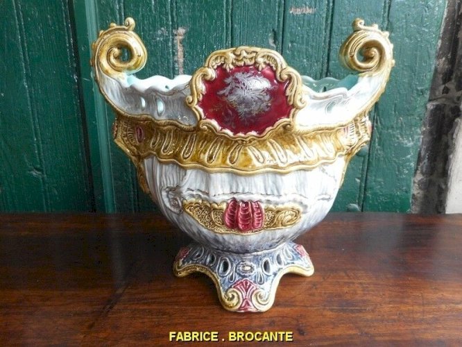 GROS CACHE POT EN BARBOTINE