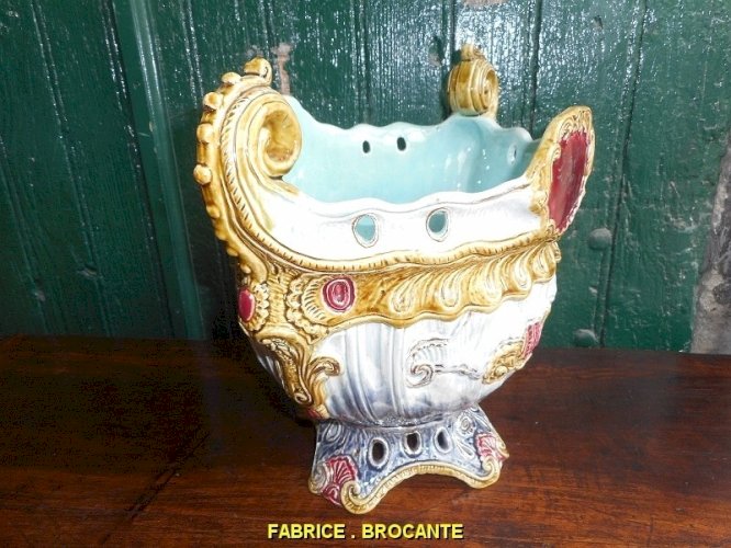 GROS CACHE POT EN BARBOTINE
