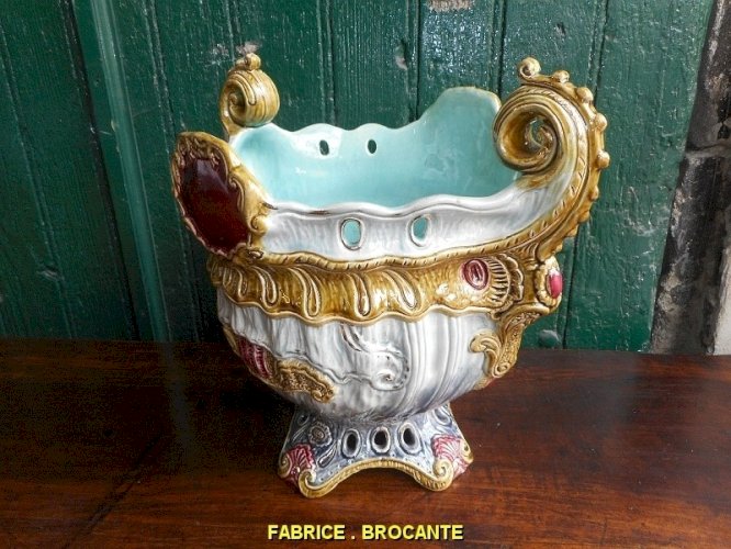 GROS CACHE POT EN BARBOTINE