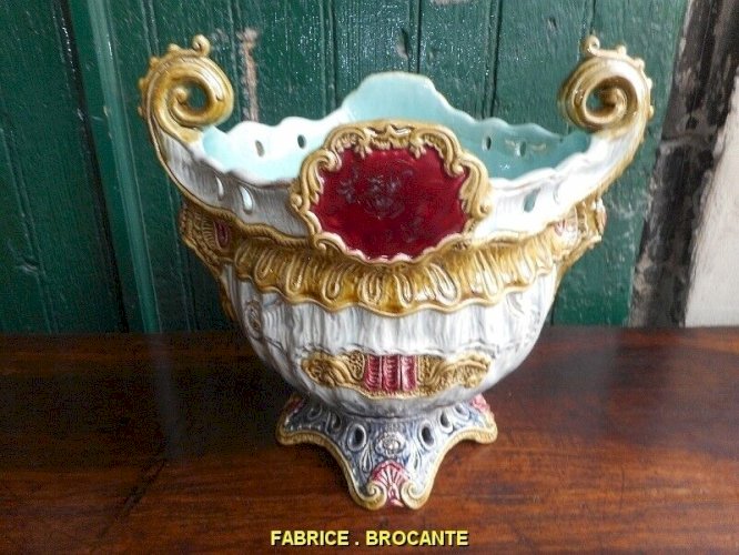 GROS CACHE POT EN BARBOTINE