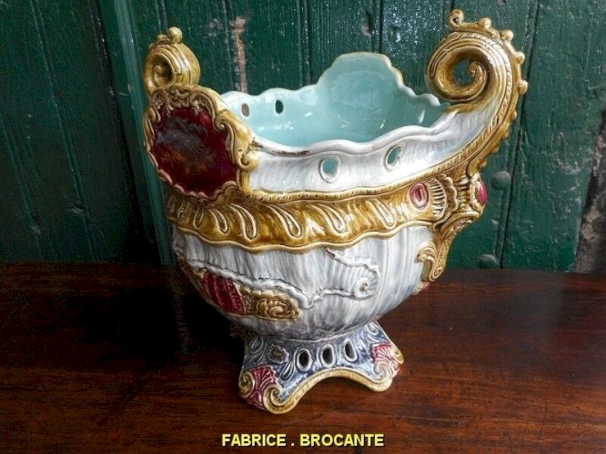 GROS CACHE POT EN BARBOTINE