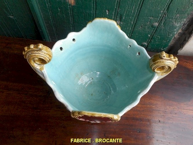 GROS CACHE POT EN BARBOTINE