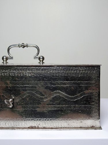 Gros coffre fort portable/caisse ancienne XIXe-XXe métal argenté