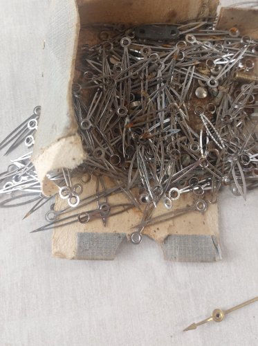 Gros lot d'aiguilles pour montres / réveils