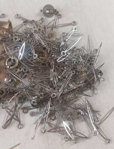 Gros lot d'aiguilles pour montres / réveils