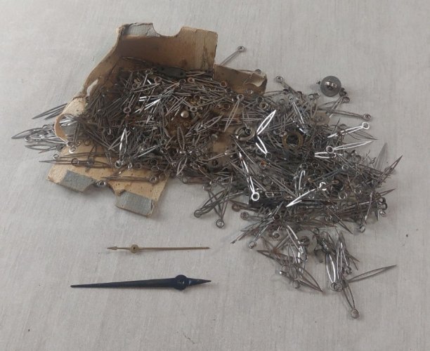Gros lot d'aiguilles pour montres / réveils