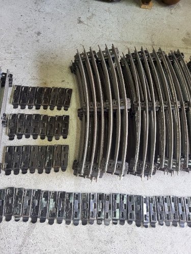 GROS LOT DE 35 RAILS DE TRAIN HORNBY