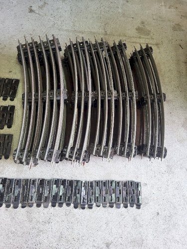 GROS LOT DE 35 RAILS DE TRAIN HORNBY