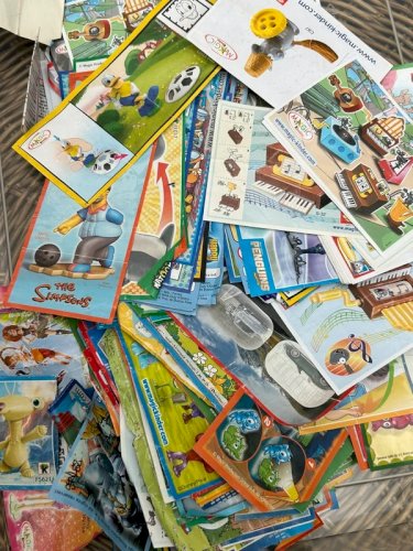 Gros lot de fiches techniques Kinder