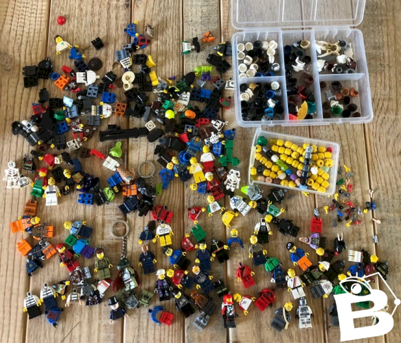 Gros lot de parties de figurines Lego et accessoires