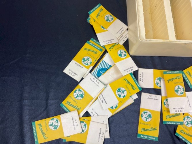 gros lot de pièces de montres, de ressort  : toute marque oméga , lip ,...