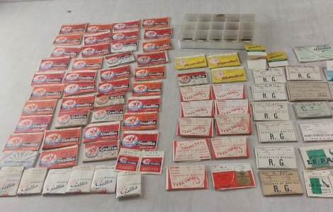 Large lot of watch springs, Gallia, Tena Frères, Mondial, RG, Le Paon