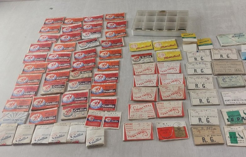 Gros lot de ressorts pour montres, Gallia, Tena Frères, Mondial, RG, Le paon