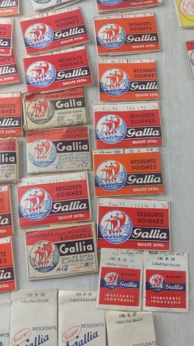 Gros lot de ressorts pour montres, Gallia, Tena Frères, Mondial, RG, Le paon