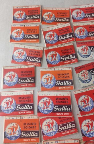 Gros lot de ressorts pour montres, Gallia, Tena Frères, Mondial, RG, Le paon