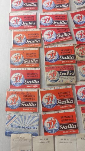 Gros lot de ressorts pour montres, Gallia, Tena Frères, Mondial, RG, Le paon