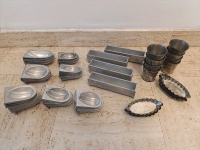 Gros lot environ 80 moules ancien  pour cuisine ou pâtisserie