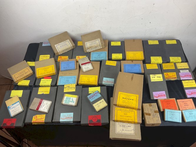 Gros lot horloger -ressorts de réveil Pendules Horlogerie Pieces Détachées