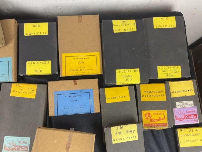 Gros lot horloger -ressorts de réveil Pendules Horlogerie Pieces Détachées